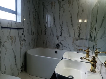 3 Bedroom Flat & Apartment