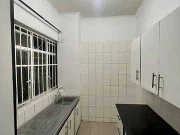 2 Bedroom Flat & Apartment