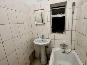 2 Bedroom Flat & Apartment