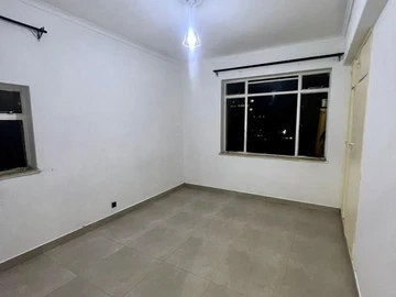 2 Bedroom Flat & Apartment
