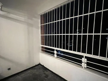 2 Bedroom Flat & Apartment